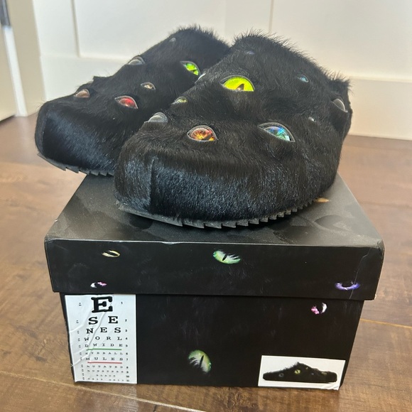ESENES WORLDWIDE Eyeball Mules black fur - Picture 1 of 16